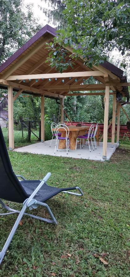 Apartman Nina Licko Petrovo Selo Exterior foto