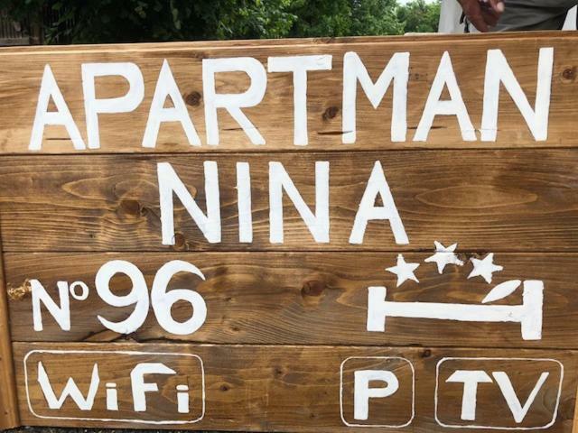 Apartman Nina Licko Petrovo Selo Exterior foto