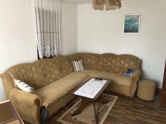 Apartman Nina Licko Petrovo Selo Exterior foto