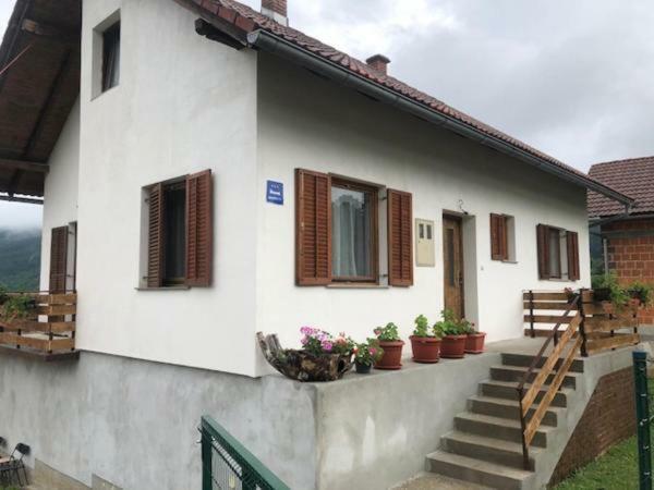 Apartman Nina Licko Petrovo Selo Exterior foto