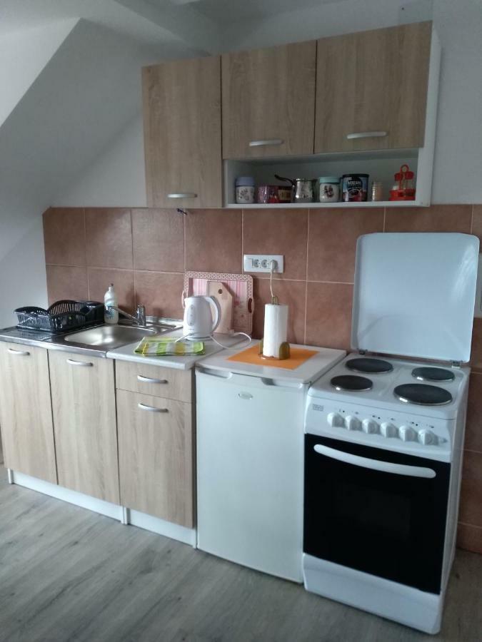 Apartman Nina Licko Petrovo Selo Exterior foto