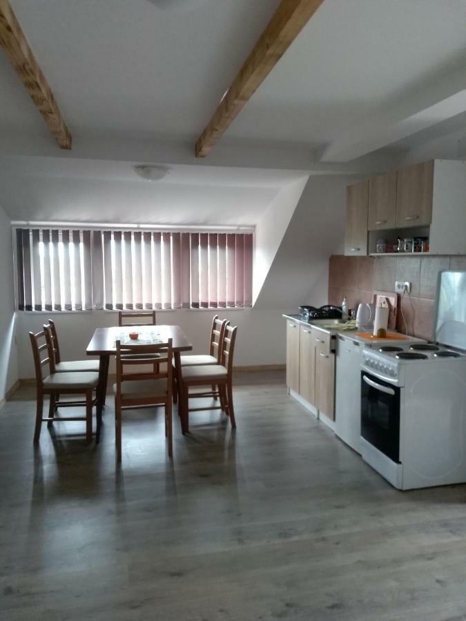 Apartman Nina Licko Petrovo Selo Exterior foto