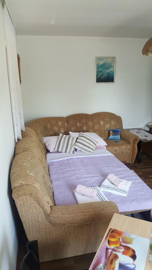Apartman Nina Licko Petrovo Selo Exterior foto