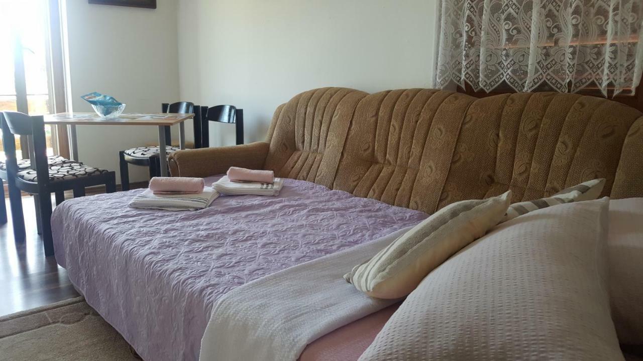Apartman Nina Licko Petrovo Selo Exterior foto