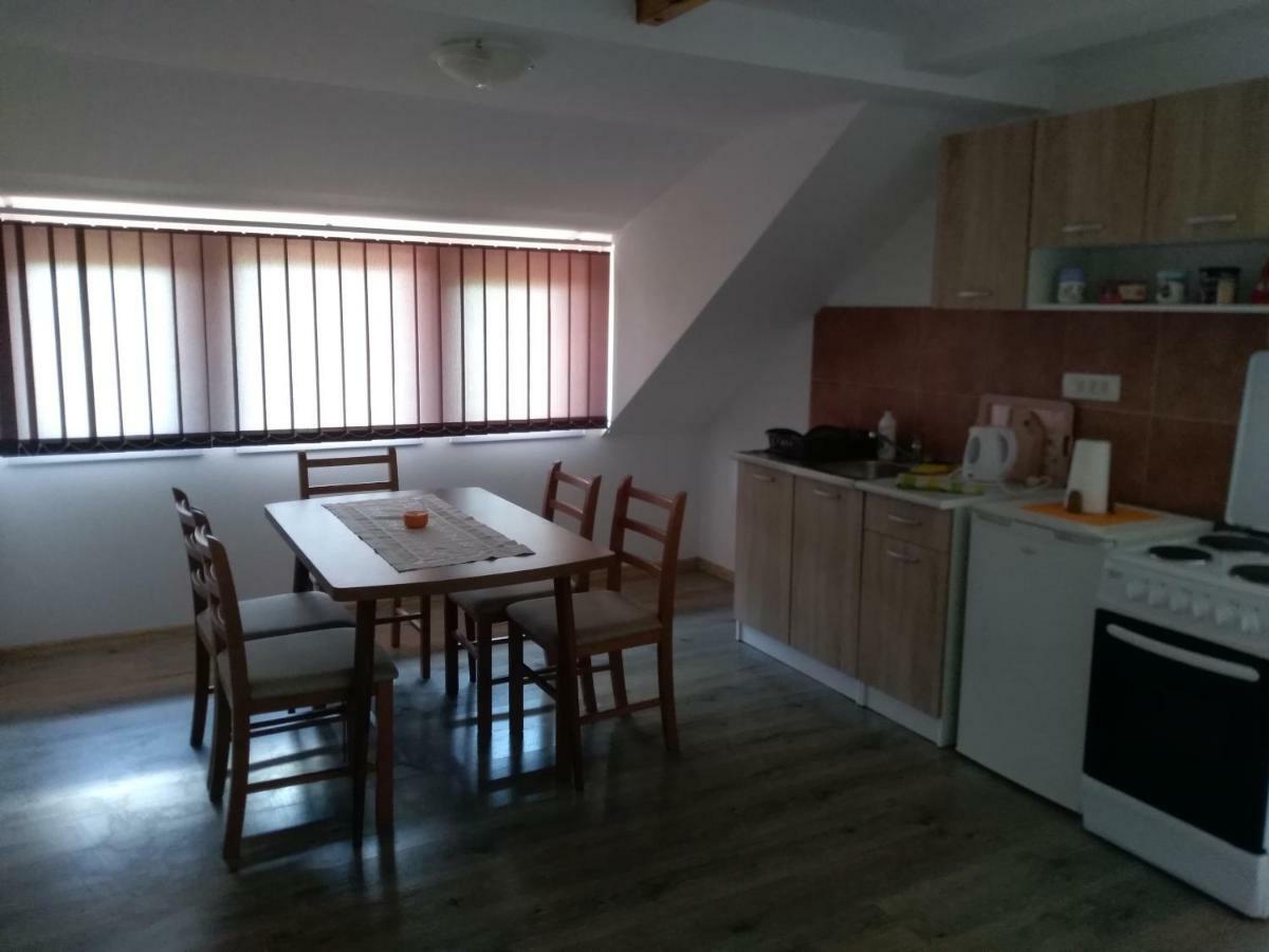Apartman Nina Licko Petrovo Selo Exterior foto